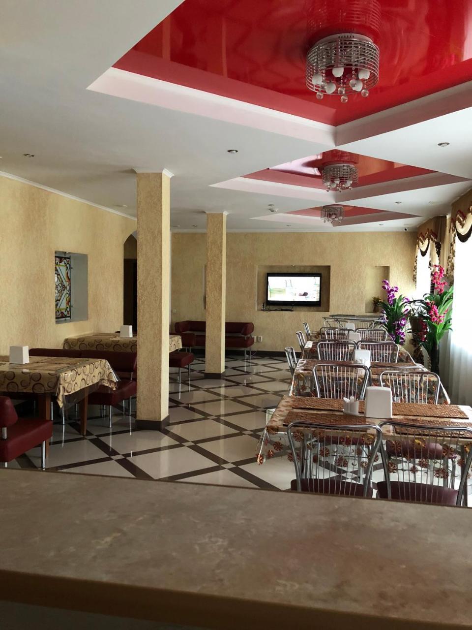Mirage Hotel Kustanaj Zewnętrze zdjęcie